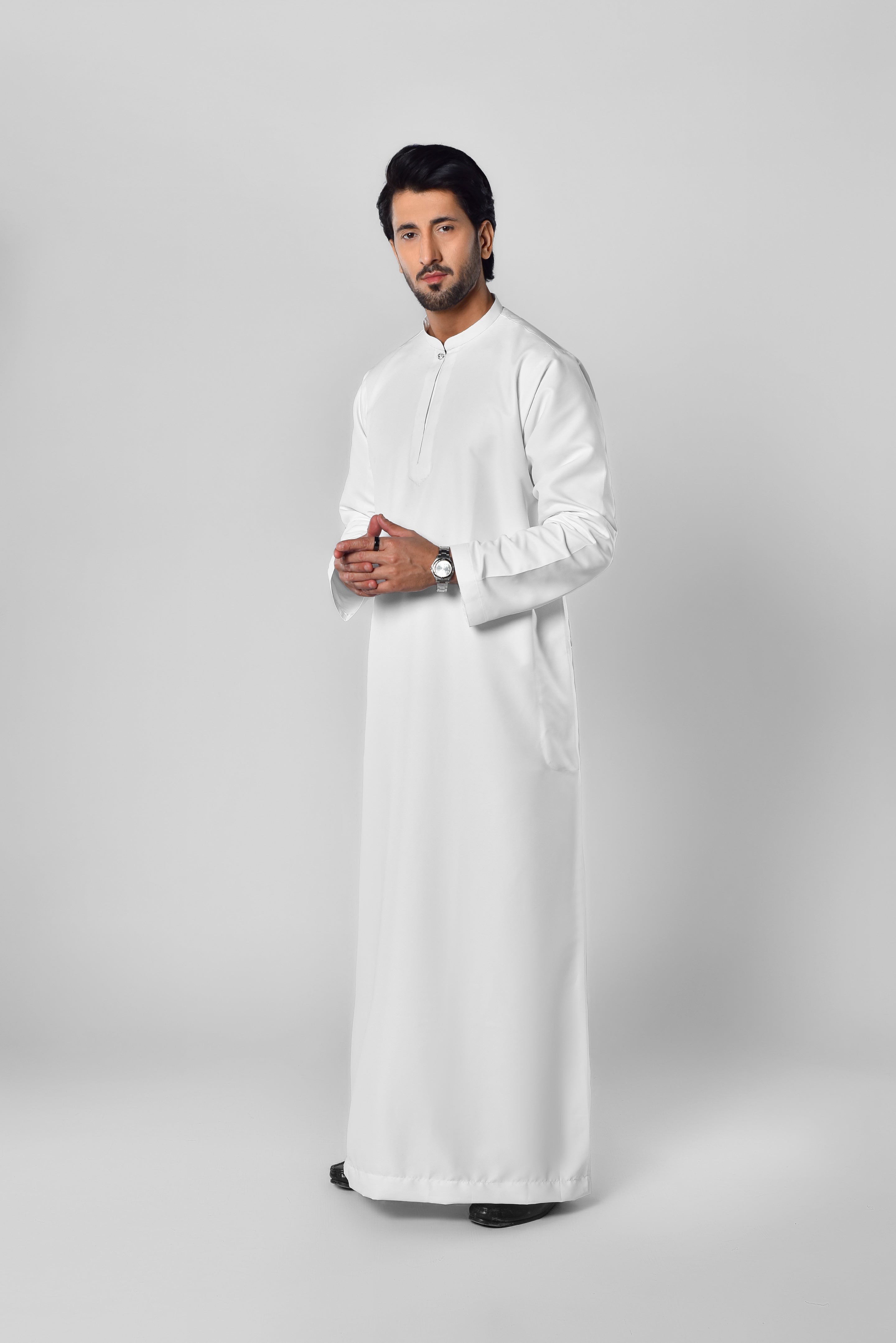 Classic Men’s White Collar Thobe in UK