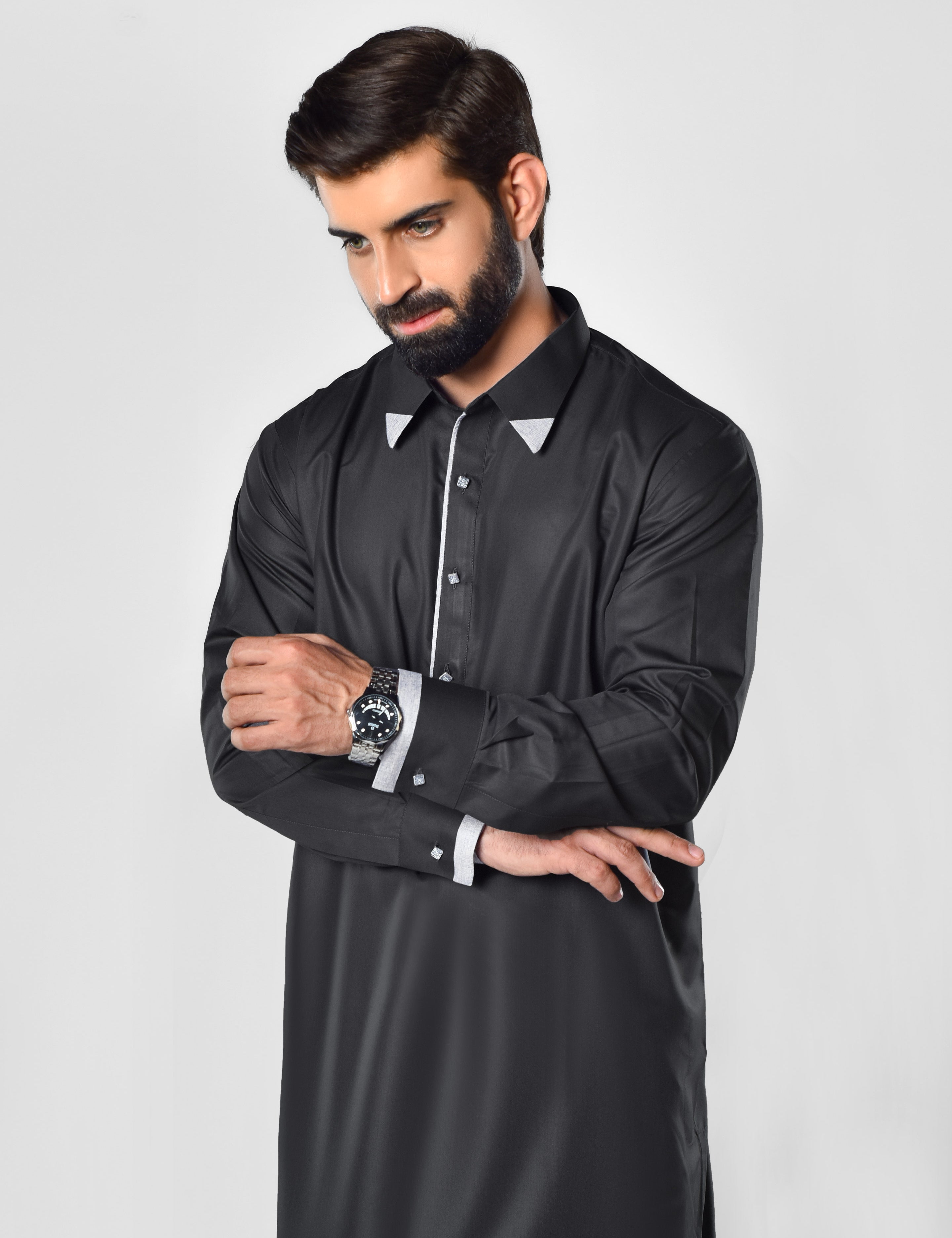 Grey Mens Collar Thobe with Contrast Accents
