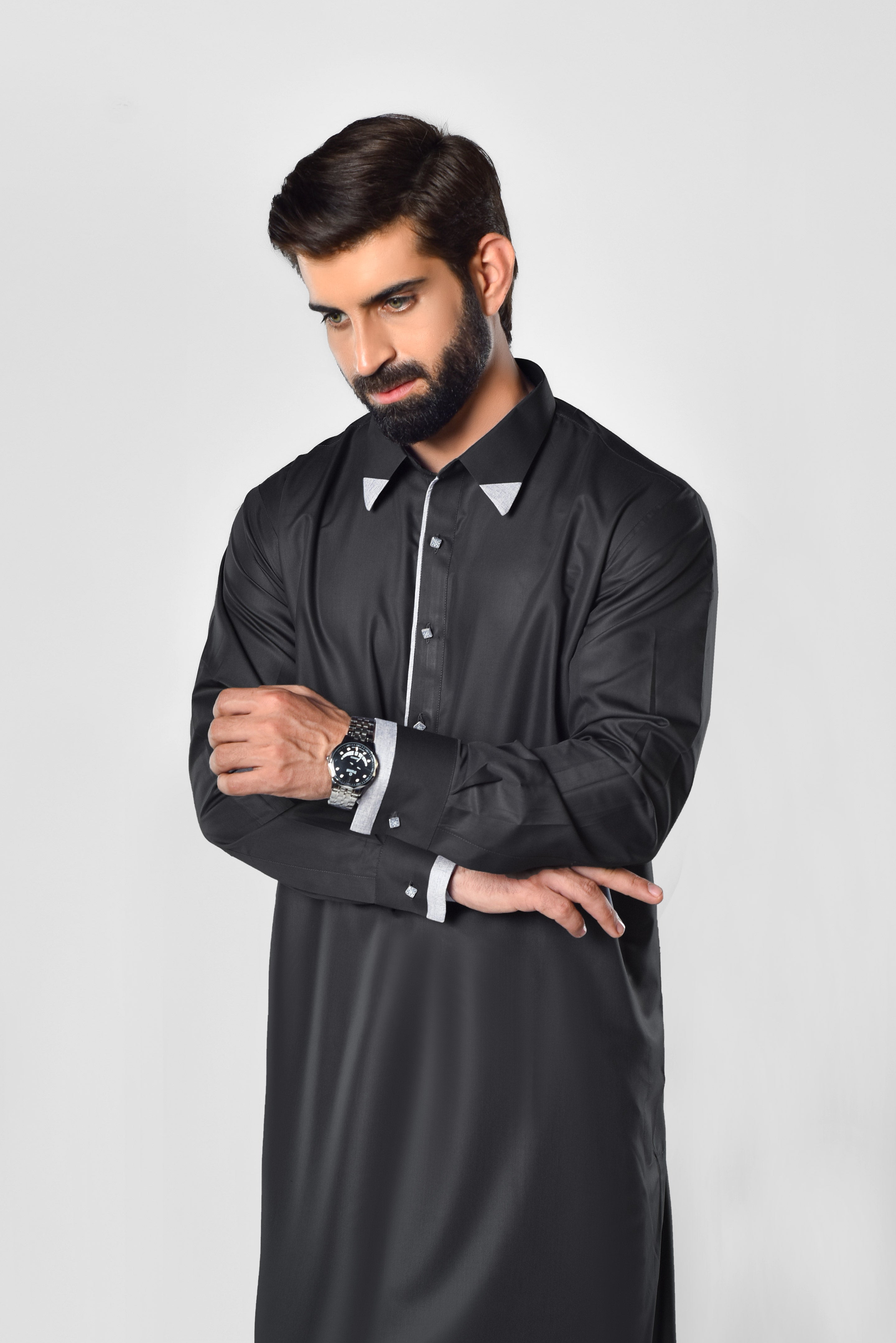 Grey Mens Collar Thobe with Contrast Accents