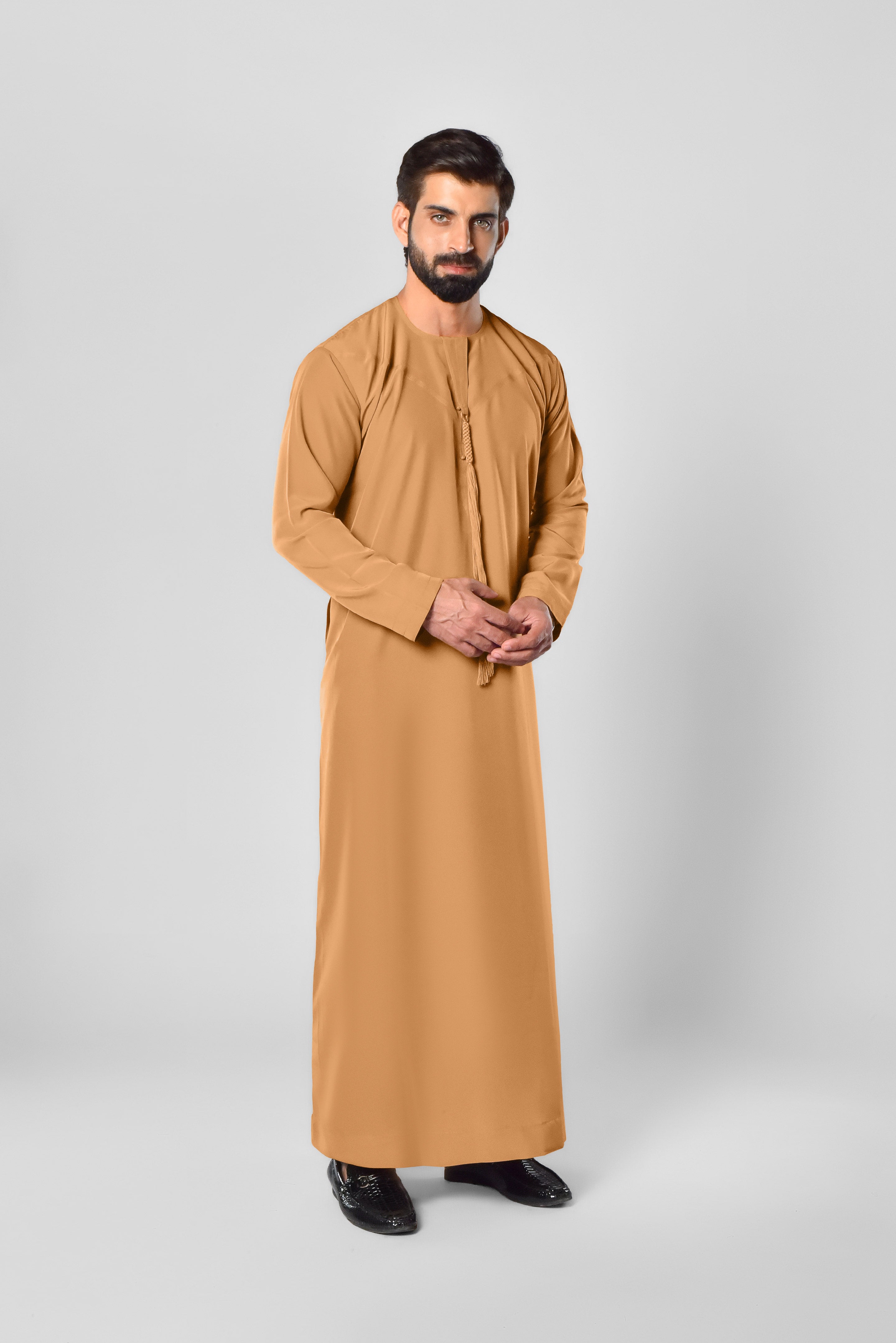 Men’s Traditional Tan Tassel Thobe in UK