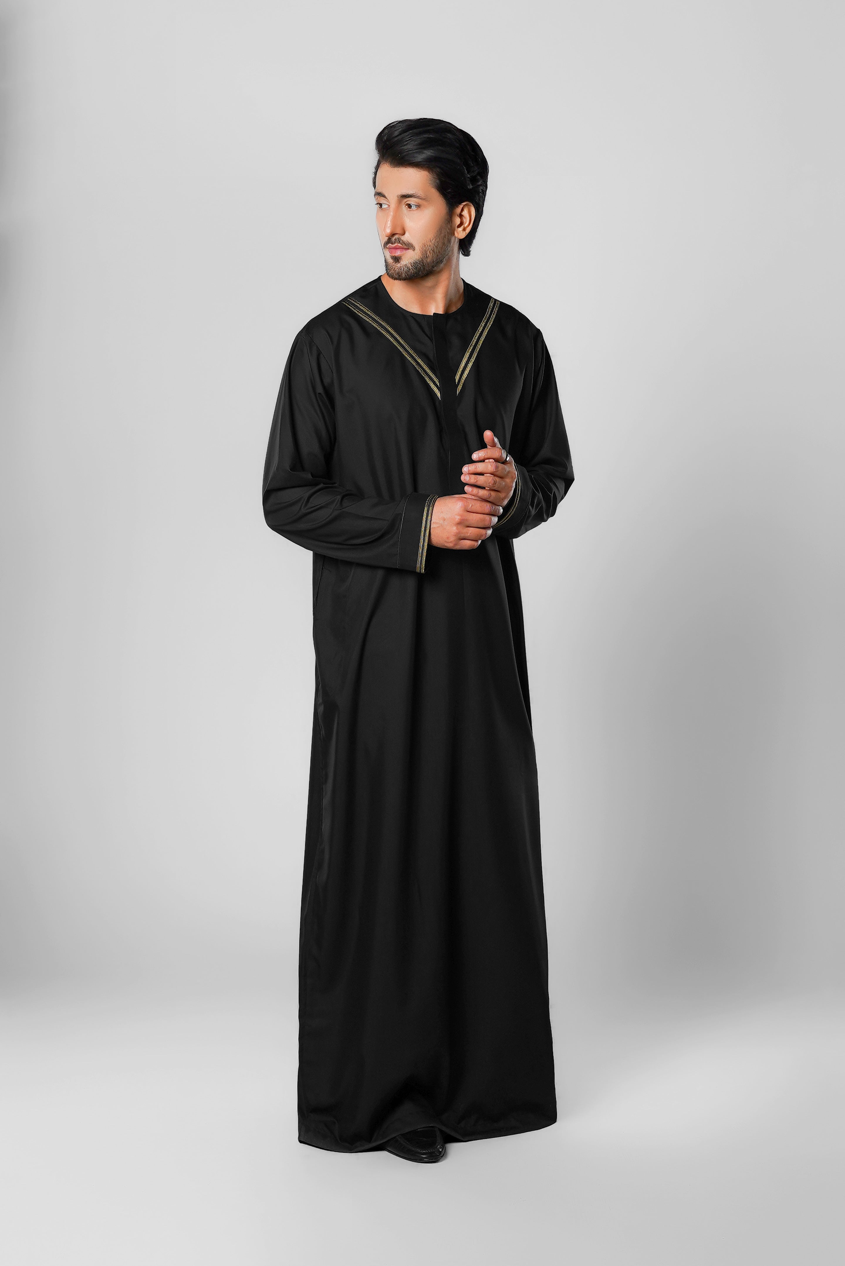 Mens Embroidered Thobes and Jubba in UK