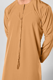 Minimal Emirati Thobe Style in UK