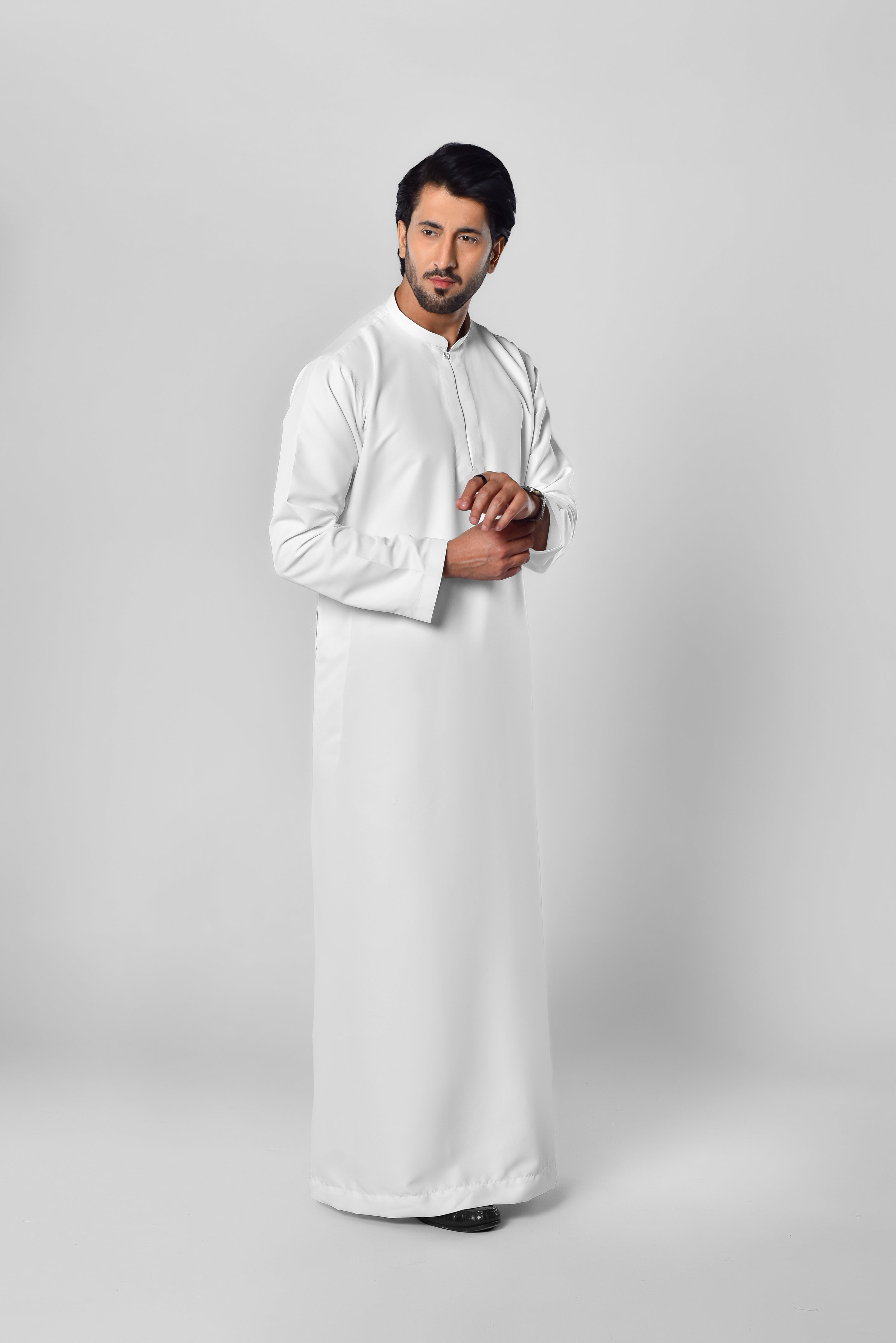 Simple Saudi Style Thobe for Men in UK