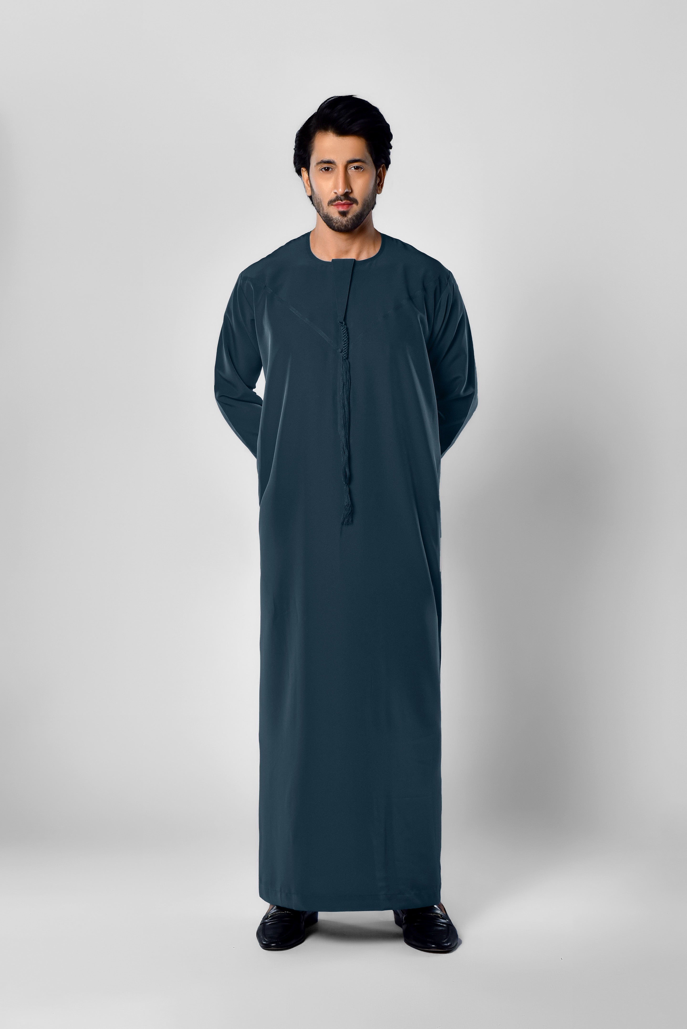 Stylish Men's Emirati Tassel Thobe in UK